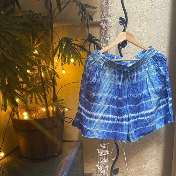 Tie Dye Blue and White Shorts with pocket- S - Picture 4 of 9